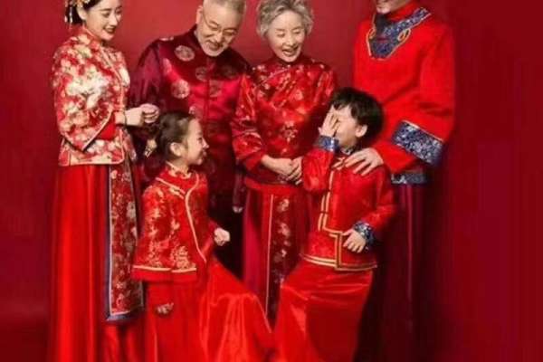 【全家福】·1个主题·1套服装·8张精修·拍摄60分钟
