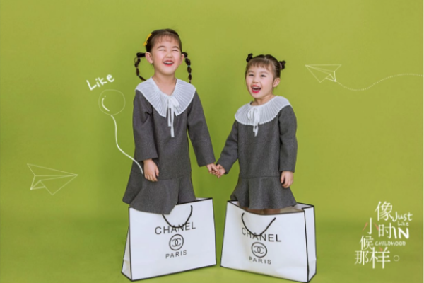 【全家福】·3个主题·3套服装·16张精修·拍摄90分钟
