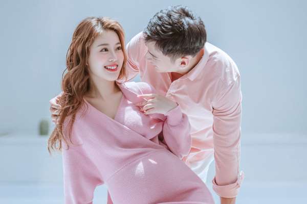 【孕妇照】·2个主题·2套服装·3张精修·拍摄180分钟