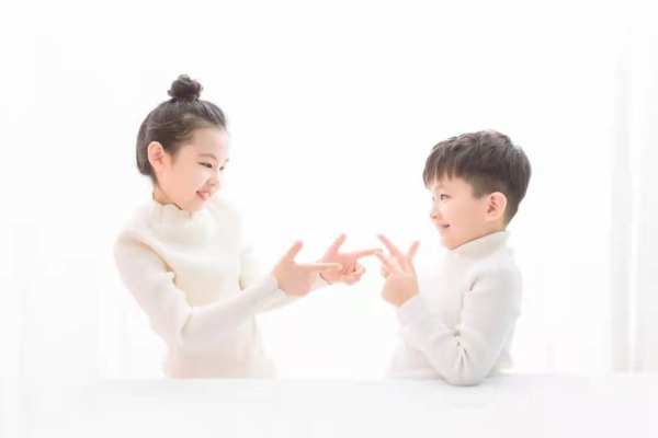 【全家福】·4个主题·4套服装·32张精修·拍摄120分钟