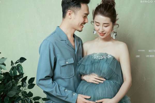 【孕妇照】·3个主题·80套服装·26张精修·拍摄200分钟