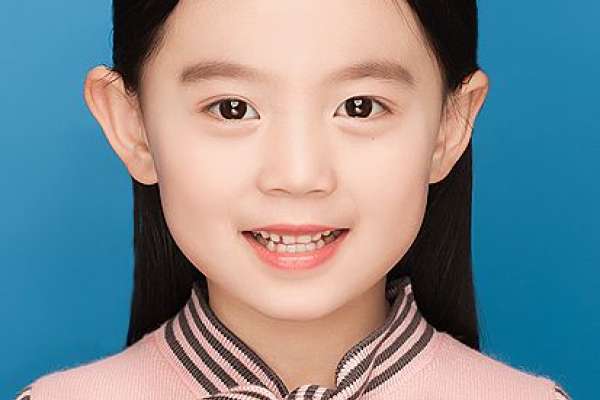 【证件照】·1个主题·1套服装·1张精修·拍摄30分钟