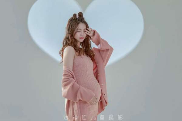 【孕妇照】·3个主题·3套服装·18张精修·拍摄150分钟