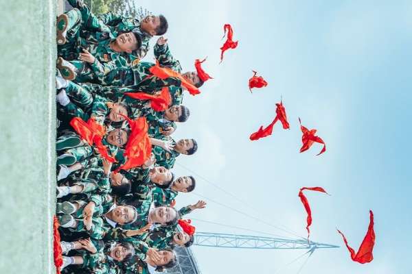 【毕业照】·1个主题·2套服装·40张精修·拍摄120分钟