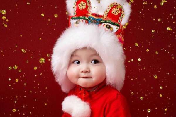 【百天照】·4个主题·4套服装·23张精修·拍摄60分钟