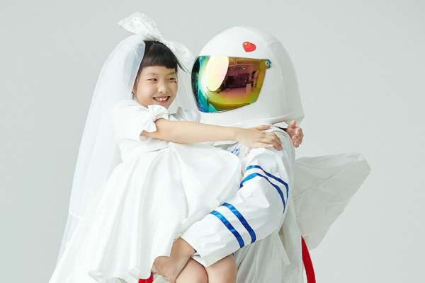 【亲子照】·3个主题·3套服装·18张精修·拍摄90分钟