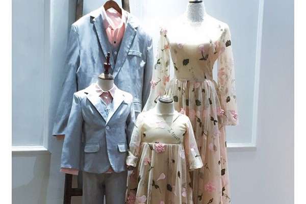 【全家福】·1个主题·4套服装·15张精修·拍摄100分钟