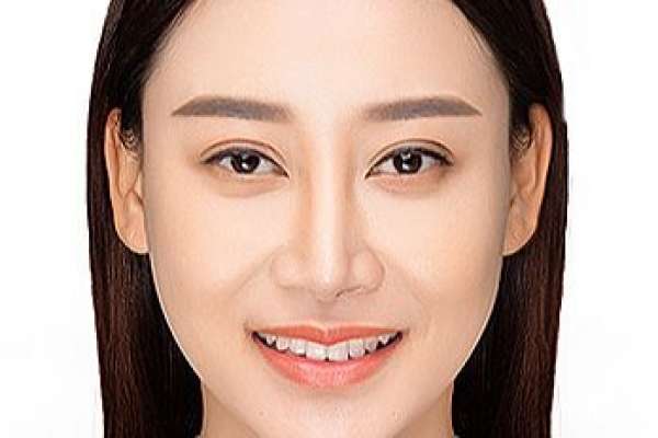 【证件照】·1个主题·1套服装·1张精修·拍摄1分钟