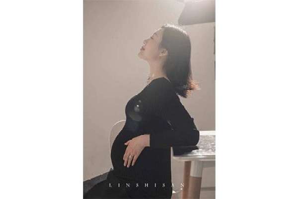 【孕妇照】·2套服装·16张精修·拍摄120分钟