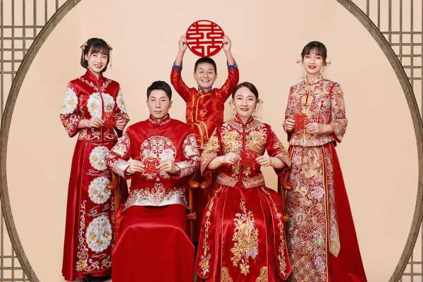 【全家福】·2个主题·2套服装·8张精修·拍摄90分钟