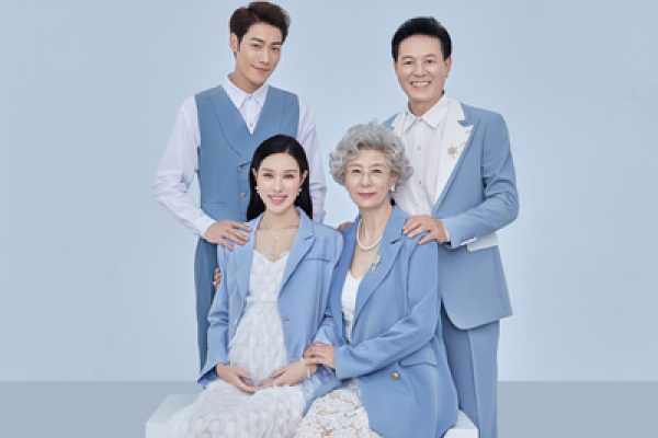 【全家福】·2个主题·2套服装·18张精修·拍摄180分钟