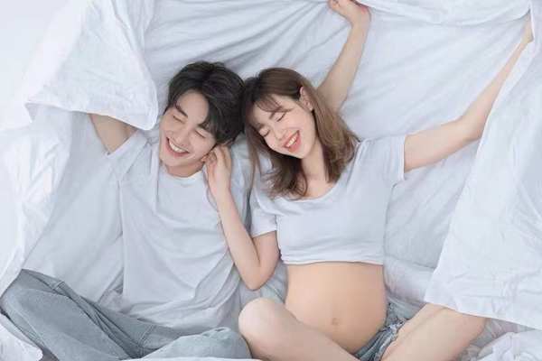【孕妇照】·3个主题·4套服装·20张精修·拍摄120分钟