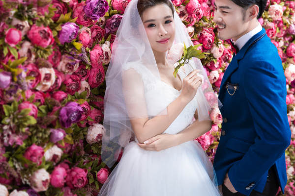 苏菲雅婚纱摄影工作室花墙案例