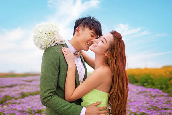 八月印象婚纱摄影会所花海案例