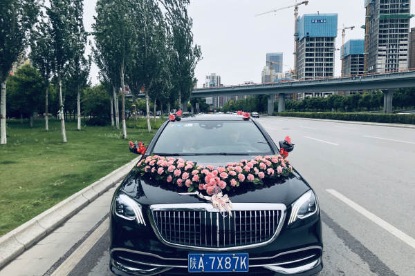 奔驰奔驰迈巴赫+奔驰E级车队