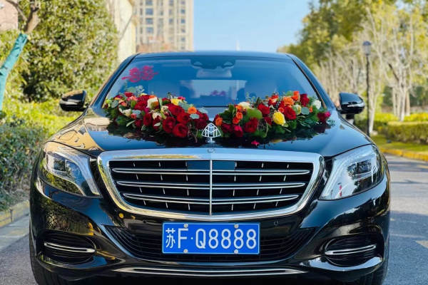 奔驰迈巴赫8888+奔驰E300L车队