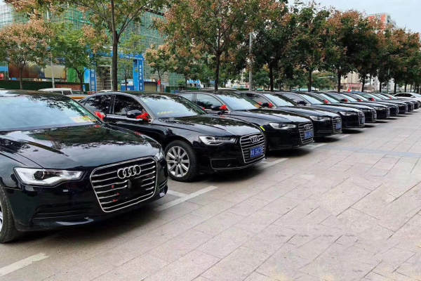 宝马四座豪华敞篷M3+奥迪A6L车队