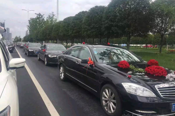 奔驰S级车队