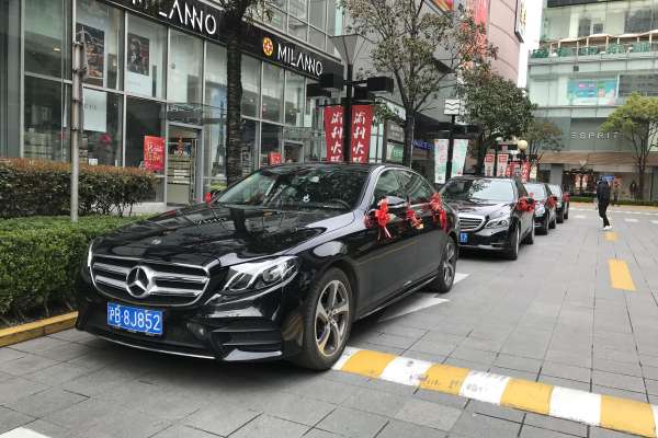 保时捷+3辆奔驰E级车队