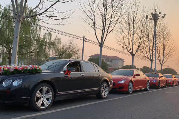 宾利飞驰+副车车队