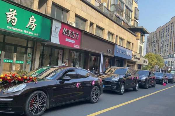 保时捷帕拉梅拉+保时捷卡宴车队