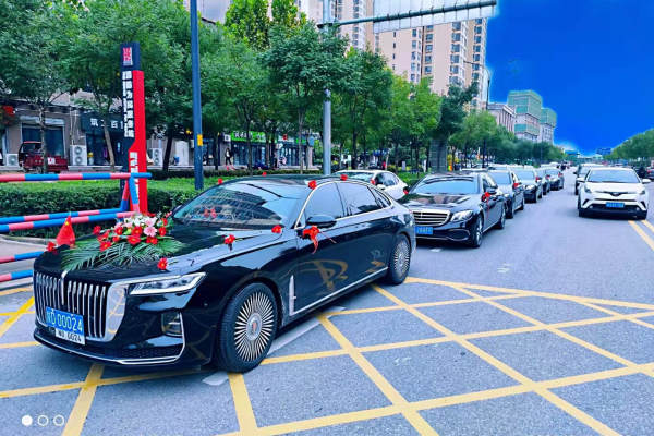 红旗H9+奔驰E级车队