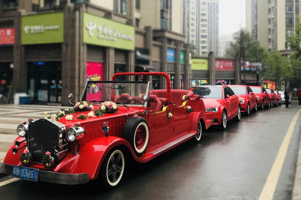 劳斯莱斯敞篷老爷车+奥迪A3车队