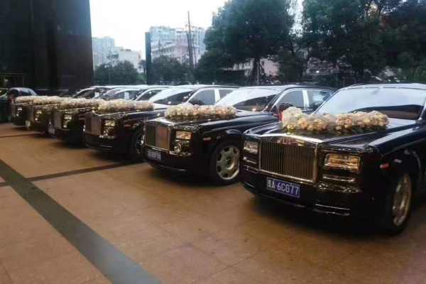 劳斯莱斯幻影+奥迪A6L车队
