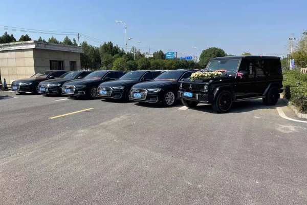 奔驰大G+5辆奥迪A6L车队