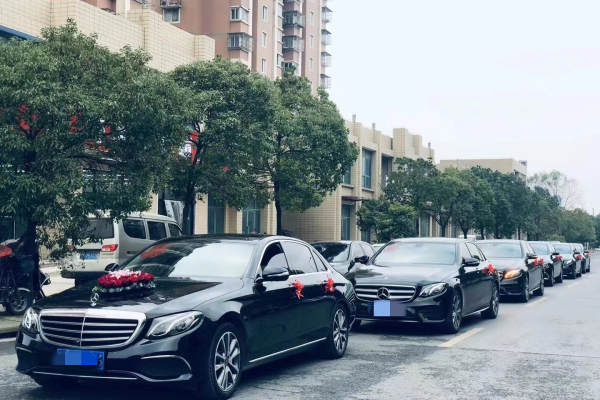 奔驰E级+奔驰E级车队