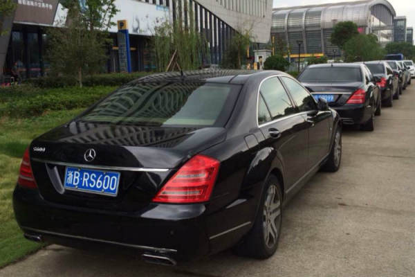 迈巴赫普尔曼S650+奔驰S级车队
