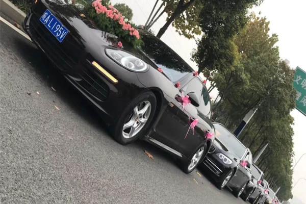 保时捷帕拉梅拉+5辆奥迪A6L车队