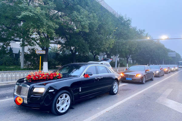 劳斯莱斯古思特+奔驰E级车队