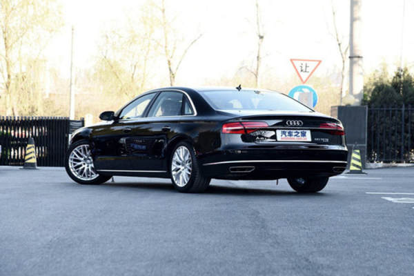 奥迪A8L+奥迪A6L车队