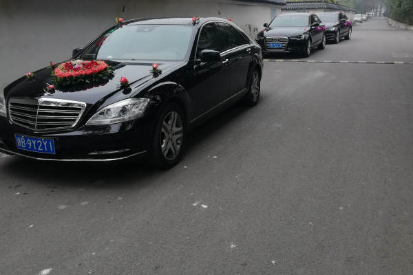 奔驰S级+奥迪A6L车队