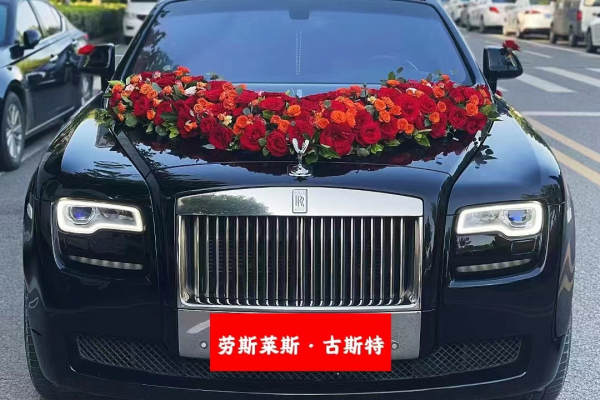 劳斯莱斯古思特+路虎路虎揽胜车队