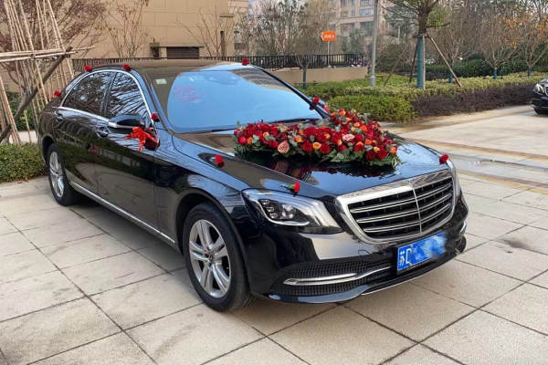 奔驰S级+5 辆奔驰E级车队