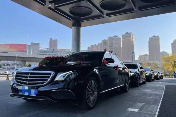 奔驰E级+3辆奔驰E级车队