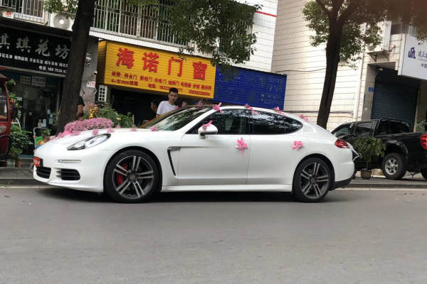 保时捷帕拉梅拉车队