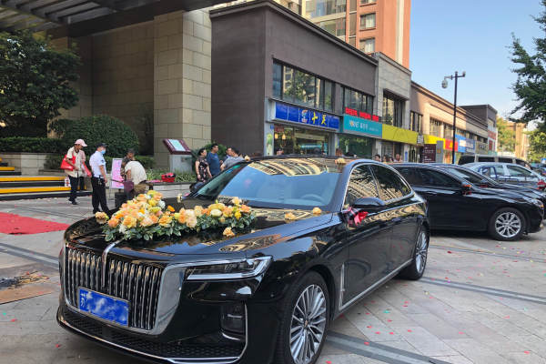 红旗H9+6 辆红旗H5车队