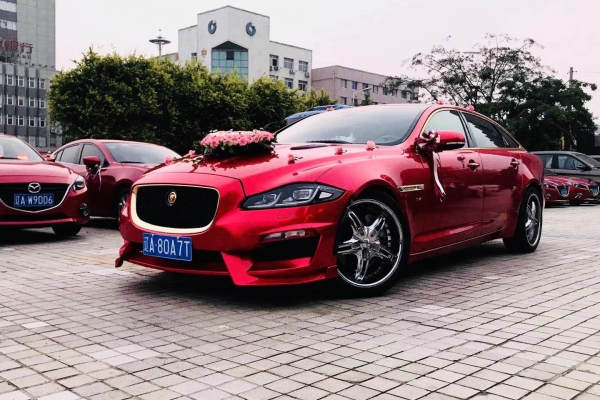 玛莎拉蒂Ghibli+奥迪A4L车队