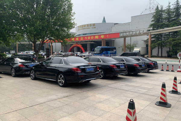 奔驰E级+奔驰E级车队
