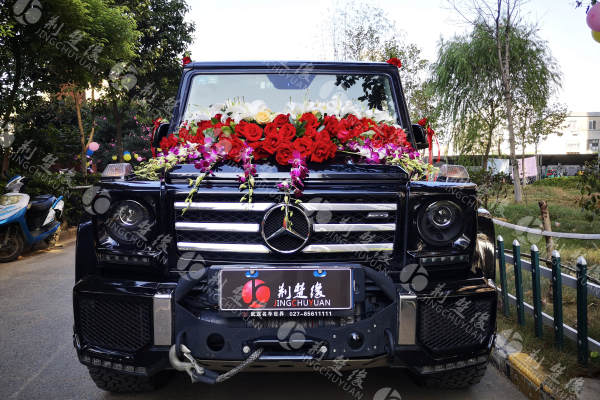 奔驰G500+奔驰E级车队