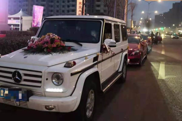 奔驰G550+奔驰C200L车队