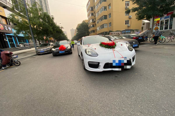 保时捷帕拉梅拉+奔驰黑色奔驰E级6辆,白色宝马五系1辆车队