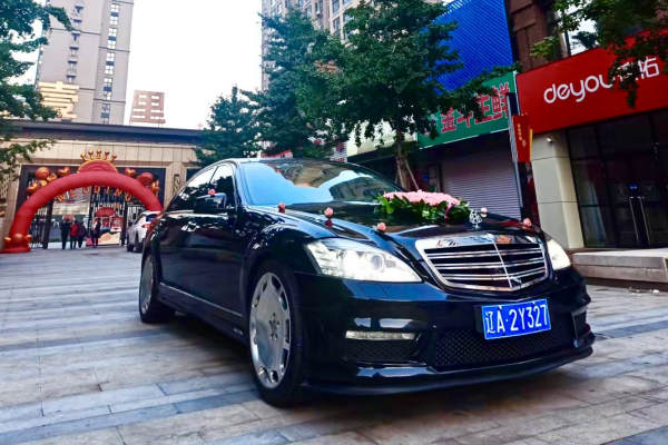迈巴赫s65迈巴赫+5辆奔驰S级车队