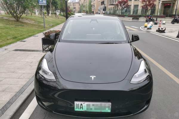 特斯拉YmodelY+5辆奥迪A6L车队