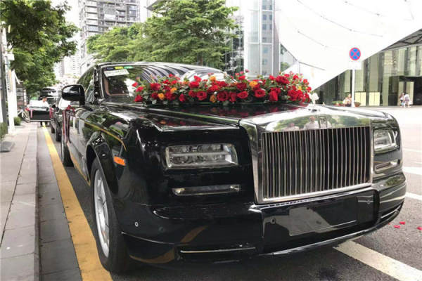 劳斯莱斯幻影+5辆奔驰S级车队