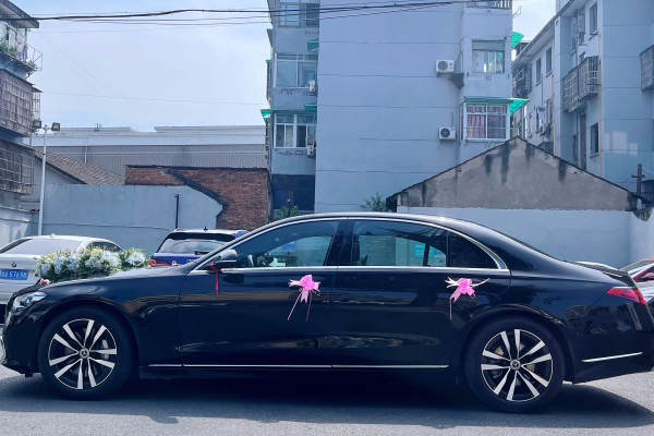 奔驰21款奔驰S400豪华版+奥迪A6L车队
