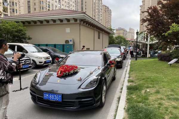 保时捷帕拉梅拉+奔驰/宝马/奥迪（3选1）宝马5系/奥迪A6L/奔驰E300L（3选1）车队